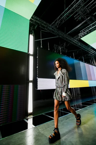 Look 25